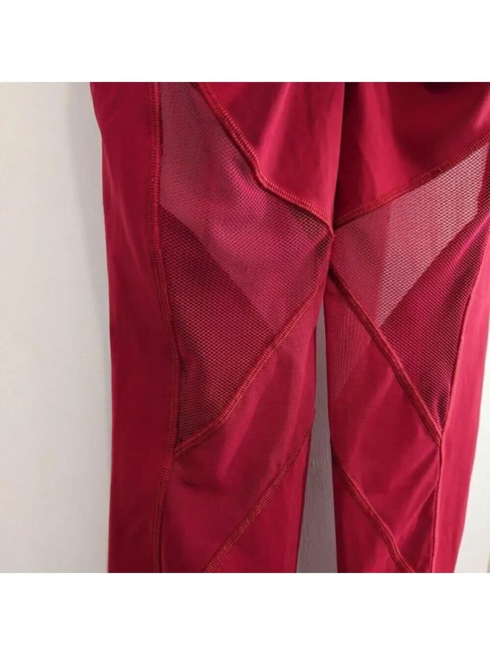 Lululemon X Barrys | Stronger as One Tight 25" in Ruby Red - Picture 7 of 15
